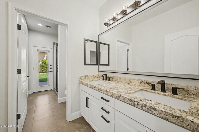 Building Photo - 3740 E Tonto Ct