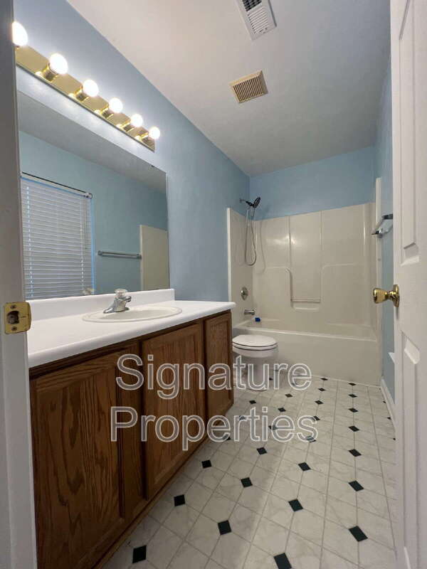Building Photo - 4812 Nelms Ln NE