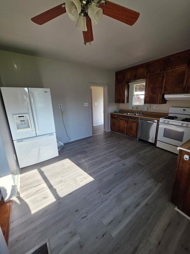 Building Photo - 116 Linden Ave