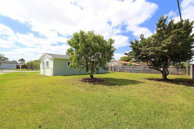 Building Photo - 6203 SW 108th Pl