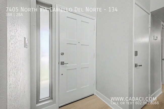Building Photo - 7405 N Vía Camello Del Norte