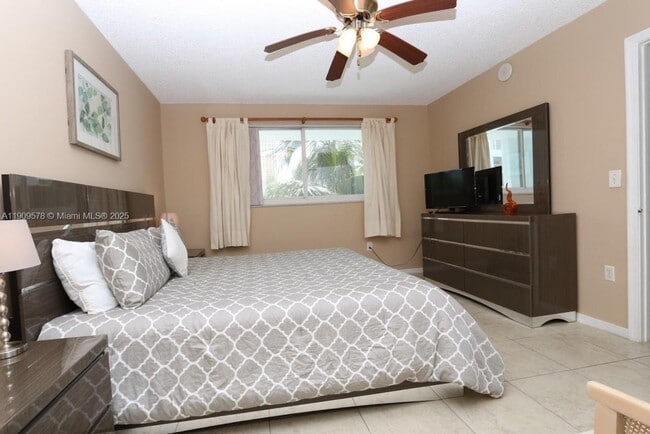 Building Photo - 17800 N Bay Rd