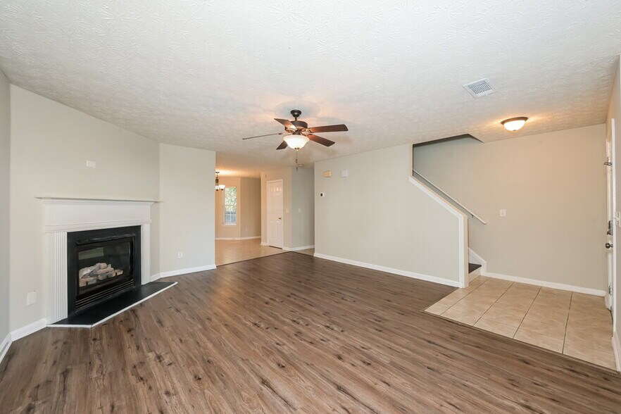 Building Photo - 86 Springbottom Dr SE