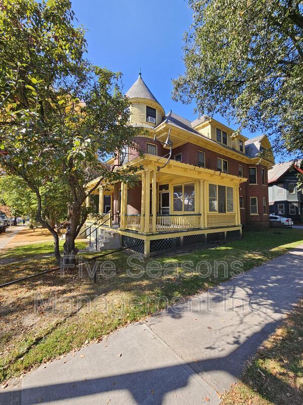 Building Photo - 322 Pearl St
