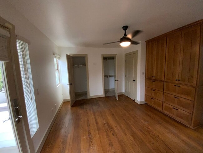 Building Photo - 445  E Avenue