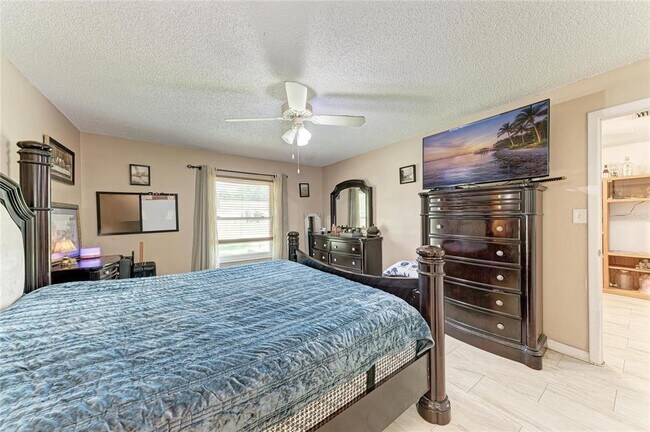 Building Photo - 1520 Sunnyhills Dr