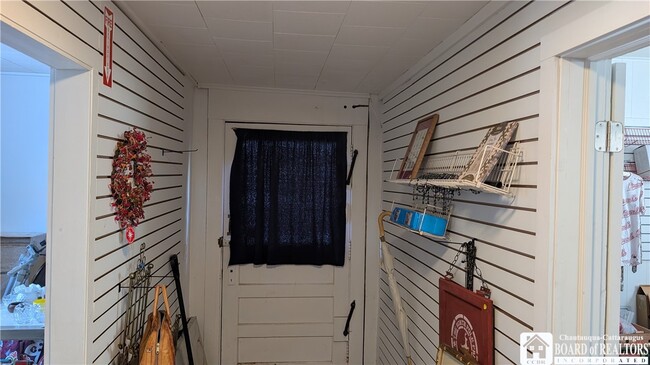 Building Photo - 44 E Main St