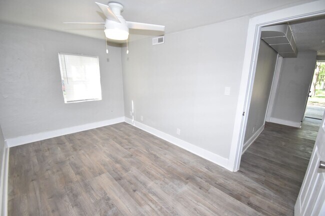 Building Photo - 1621 Golf Club Ln