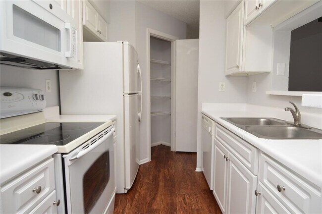 Building Photo - 8641 Fancy Finch Dr