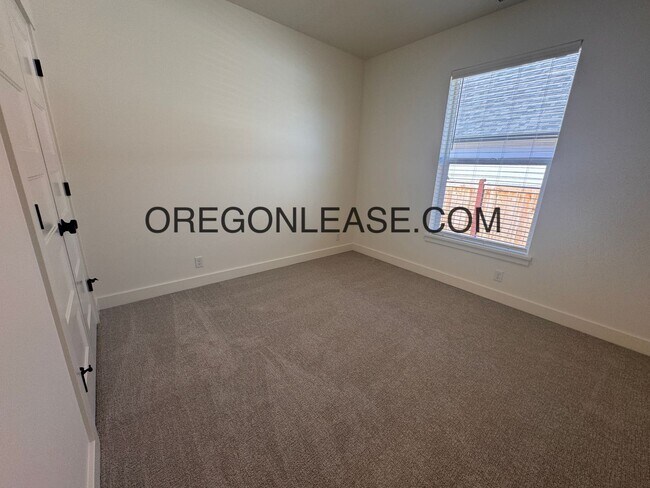 Building Photo - Gorgeous New Construction in Brand New Veneta Subdivision