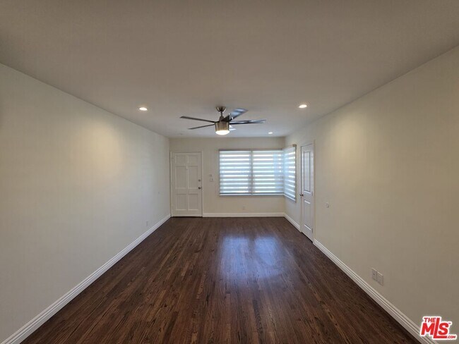 Building Photo - 102 Gaviota Ave