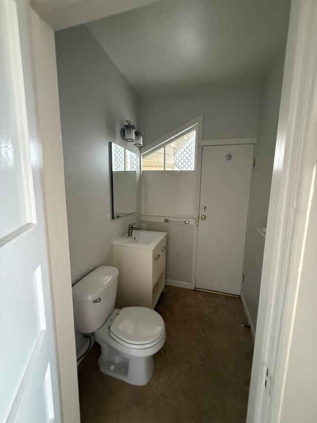 Building Photo - 2649