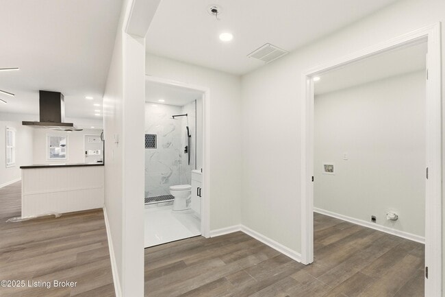 Building Photo - 702 Gheens Ave