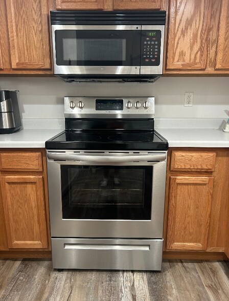 Building Photo - 717 Rampart Dr