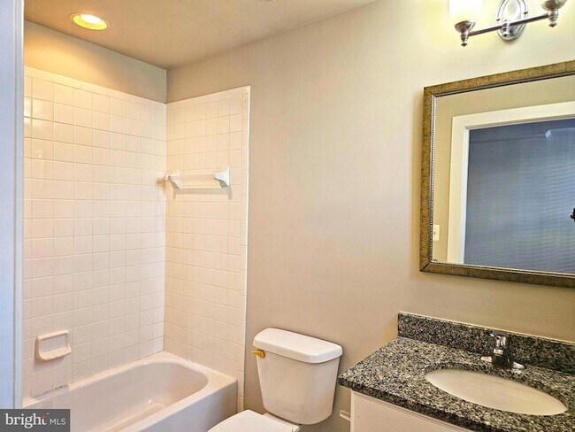 Building Photo - 12 S Regester St