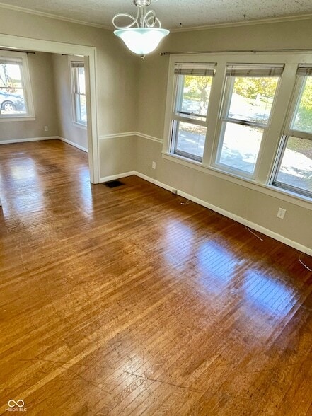 Building Photo - 5841 Julian Ave