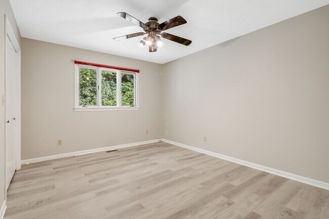 Building Photo - 102 Arbor Ln