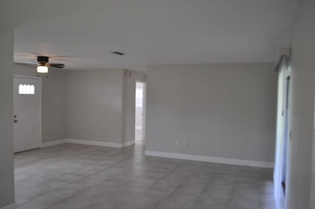 Building Photo - Quaint Home with all Tile floors
