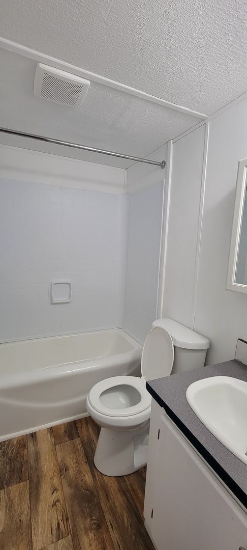 Building Photo - Ready to Move in