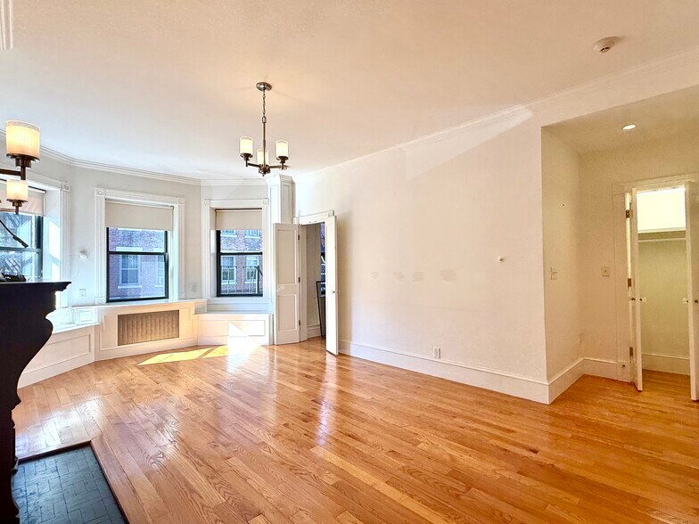Building Photo - 247 Newbury St
