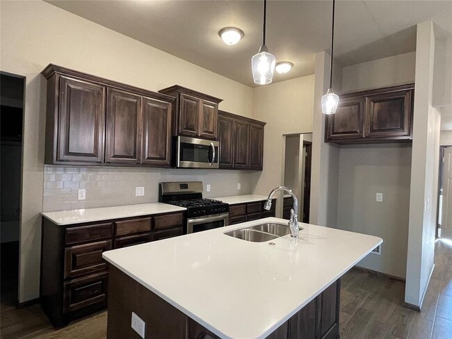 Building Photo - 2033 Sara Vista Dr