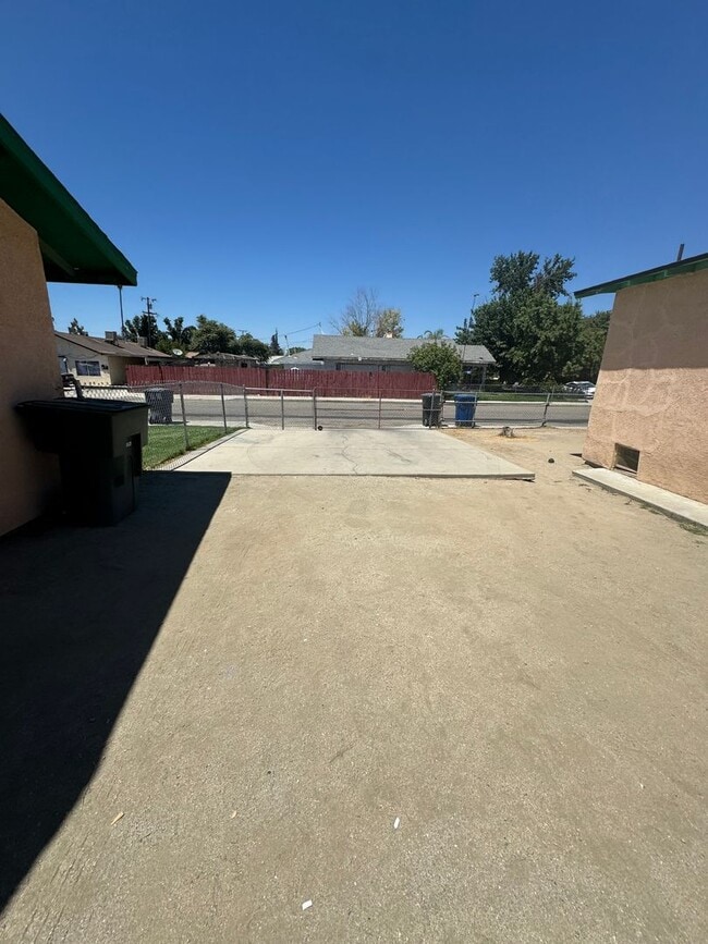 Building Photo - Cozy home in Wasco awaits your arrival! - ...