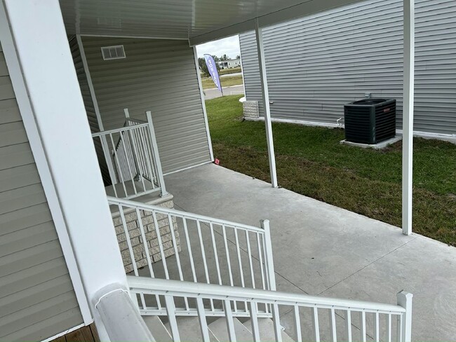 Building Photo - 3805 Vine Trl
