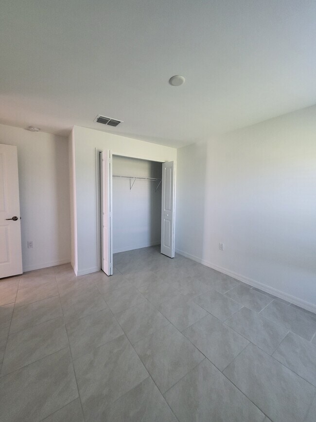 Building Photo - 1204 NW 13th Terrace