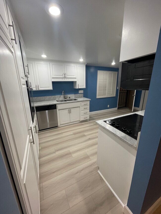 Kitchen - 2940 W Carson St