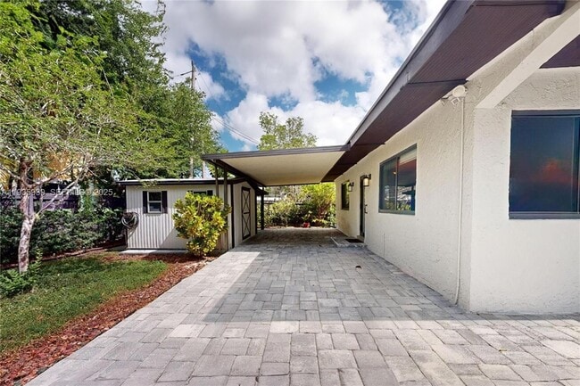 Building Photo - 1526 SW 65th Ave