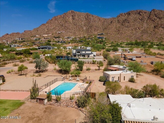 Building Photo - 5702 E Camelback Rd
