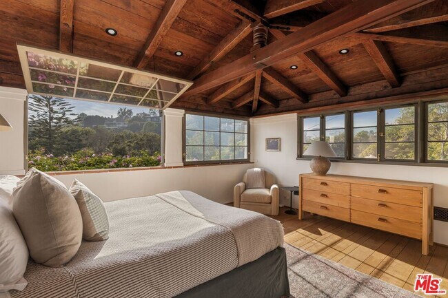 Building Photo - 1744 Reedvale Ln