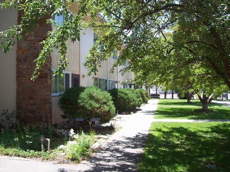 Building Photo - 106 Pike Ave