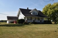 Building Photo - 3 Bedroom Home in the Country