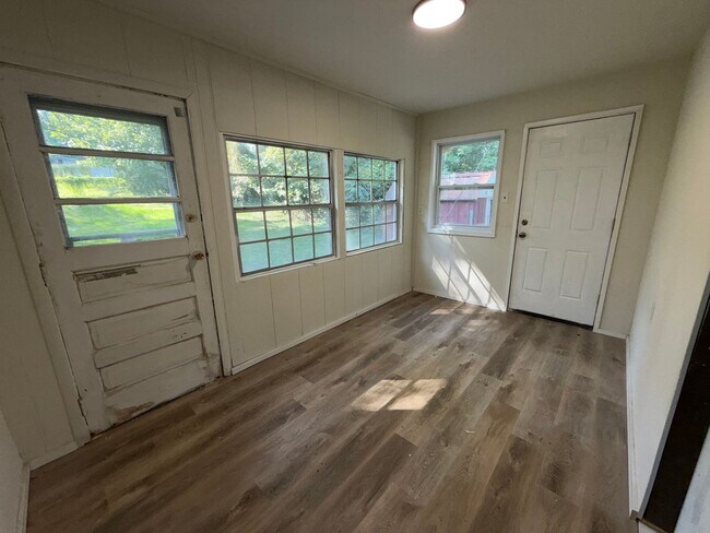 Building Photo - 13091 Lakeridge Dr