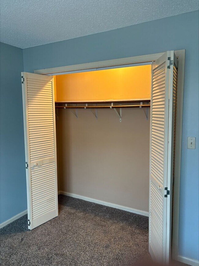 Building Photo - 2bed 2.5bath Condo Great Johnson City Location Close to ETSU