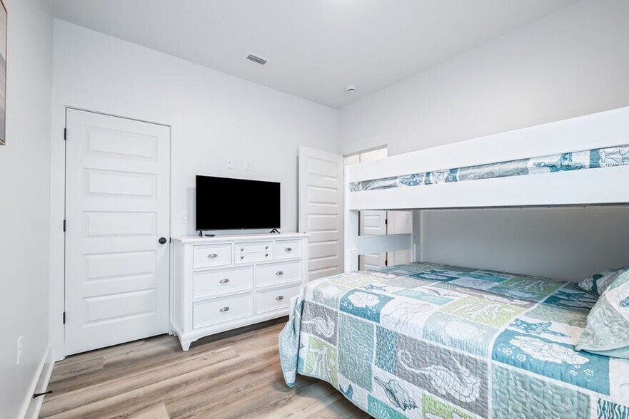 Building Photo - 238 Oleander Dr