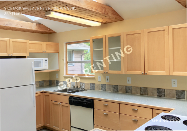 Building Photo - Matthews Beach 3 bd Available now!