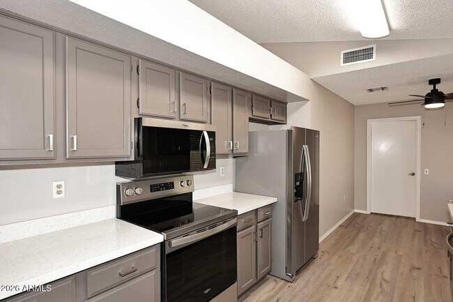 Building Photo - 17218 N Desert Glen Dr