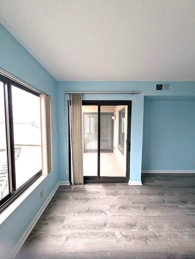 Building Photo - 7505 River Rd