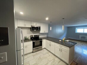 Building Photo - No Broker Fee | 1 Bed with Parking, Pool Access & Heat Included