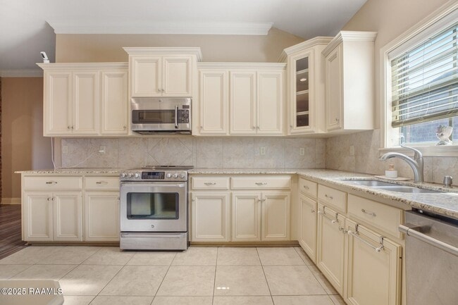 Building Photo - 201 Sandhill Crane Dr