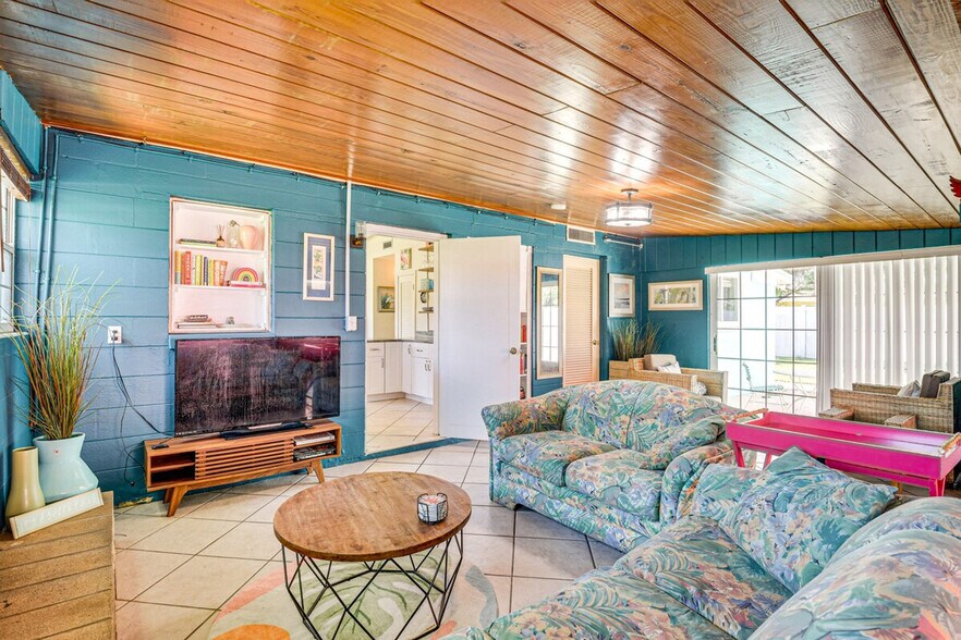 Building Photo - 103 Essex Dr