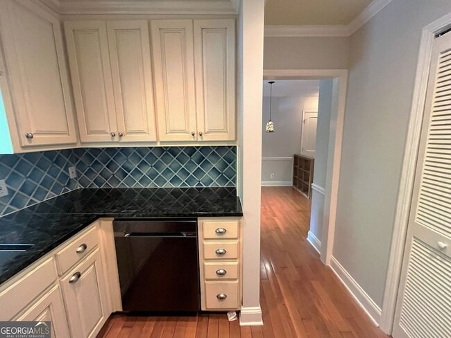 Building Photo - 82 Montre Square NW