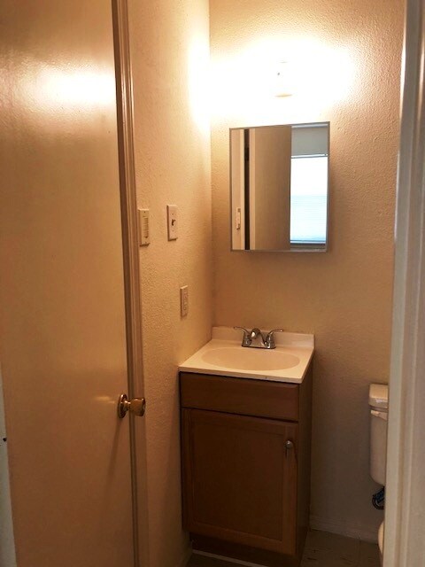 Building Photo - 1201 W 1st St