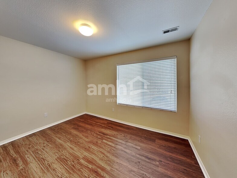 Building Photo - 2136 Summit Way