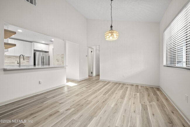 Building Photo - 9350 Arbolita Way