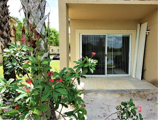 Building Photo - 1145 Golden Lakes Blvd