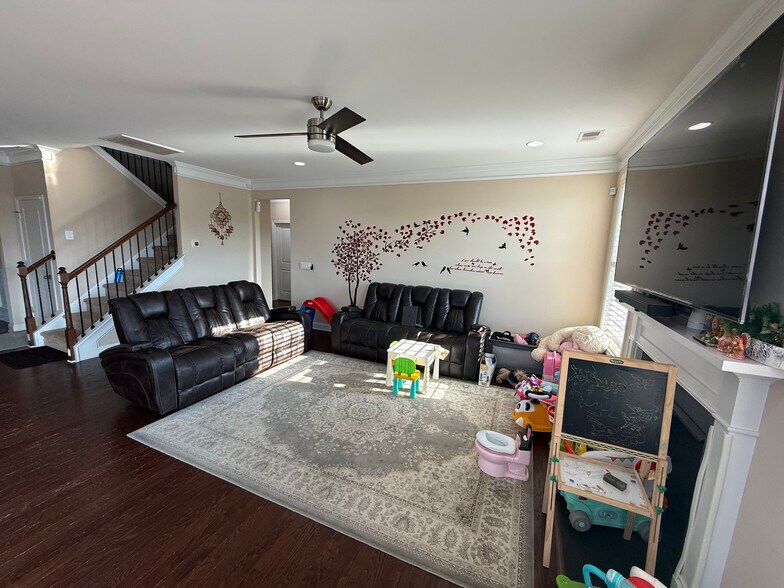 Primary Photo - Room in House on Hamilton Bridge Rd