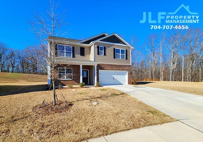 Building Photo - Gorgeous 5 Bed/3 Bath Like New Home in Loc...